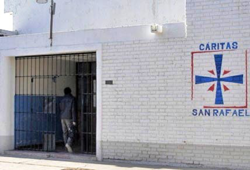En Cáritas enseñan  a hacer elementos  de uso cotidiano con retazos de ropa vieja
