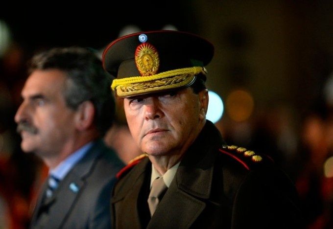Asaltaron a César Milani y el ex jefe del Ejército denunció que detrás “hay personal de una fuerza de seguridad”