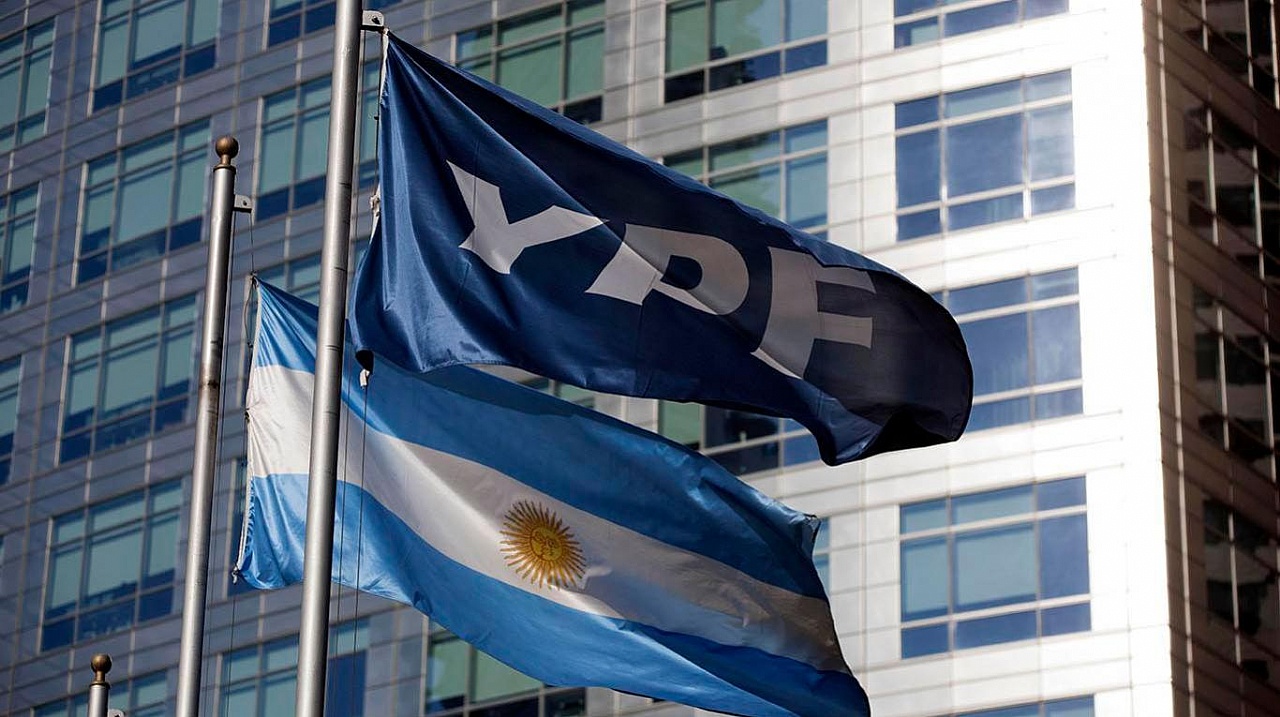Jornada positiva para activos argentinos: subieron acciones, ADR y bonos, y hubo fuerte  alza en papeles de YPF