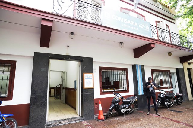 Robaron una computadora  del interior de una vivienda