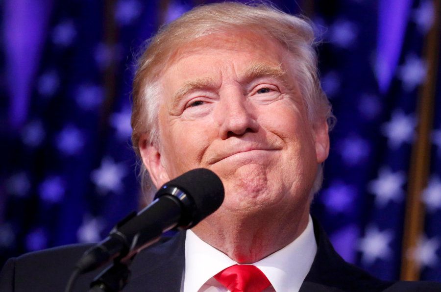 Abuchean a Trump al visitar la Corte Suprema por las exequias de jueza Ginsburg
