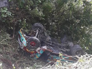Un micro cayó al vacío en Colombia: al menos siete muertos