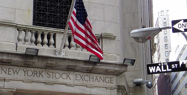 Tras el ataque al líder iraní, se disparan el petróleo, el oro y los bonos estadounidenses