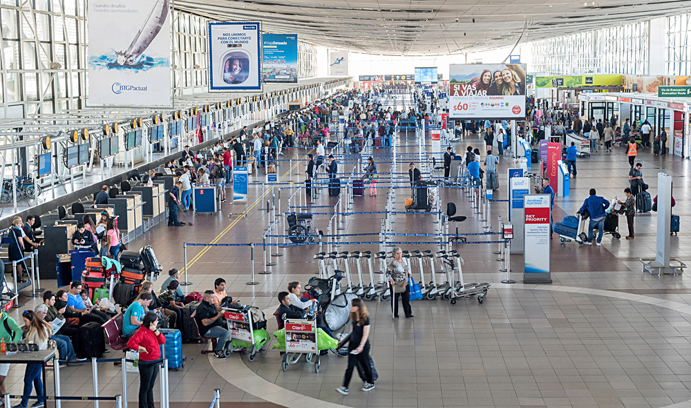 Fuerte baja del turismo  en Chile por la crisis social