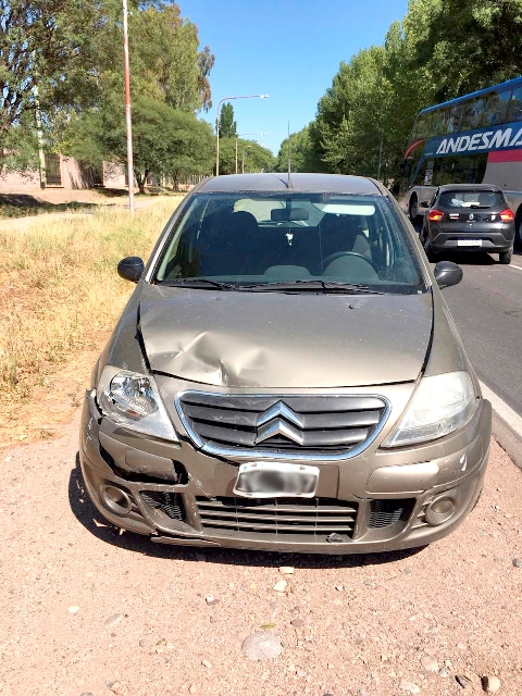 Maniobra prohibida causó un accidente en plena ruta