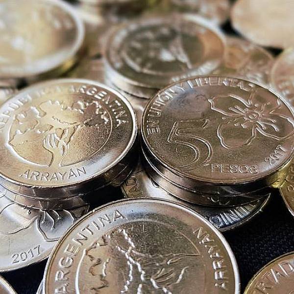 Por la falta de  monedas, piden  extender la vigencia del billete de $5