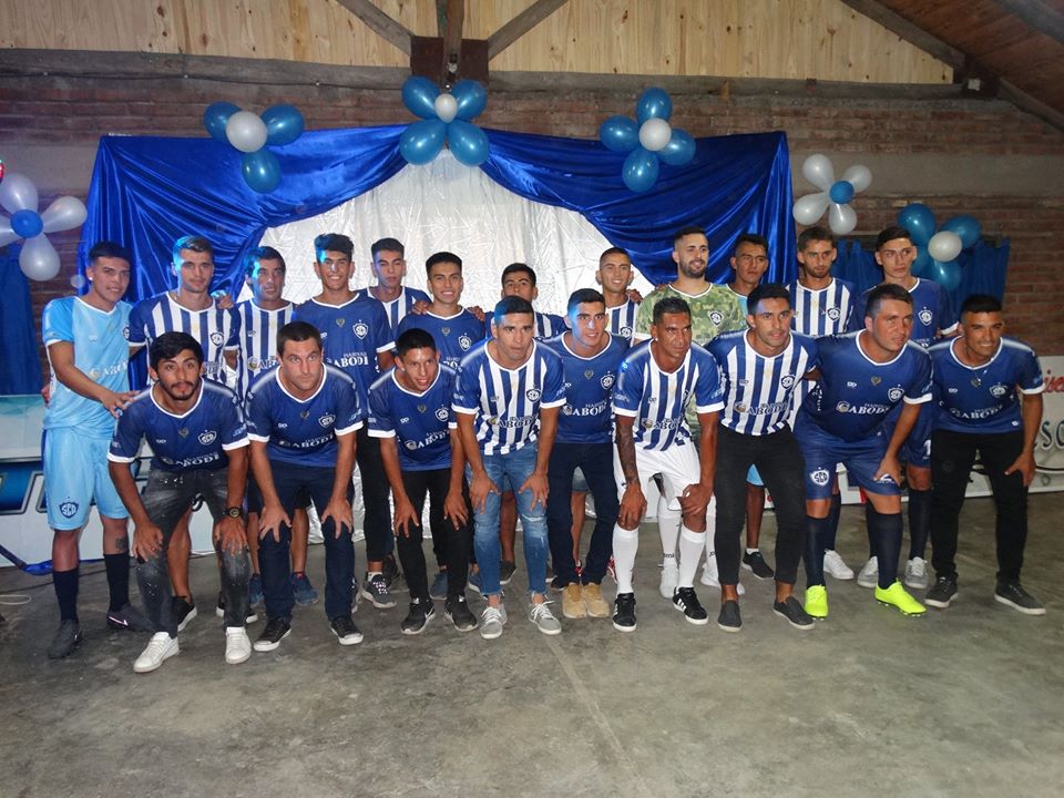 Quiroga presentó su indumentaria para el Torneo Regional