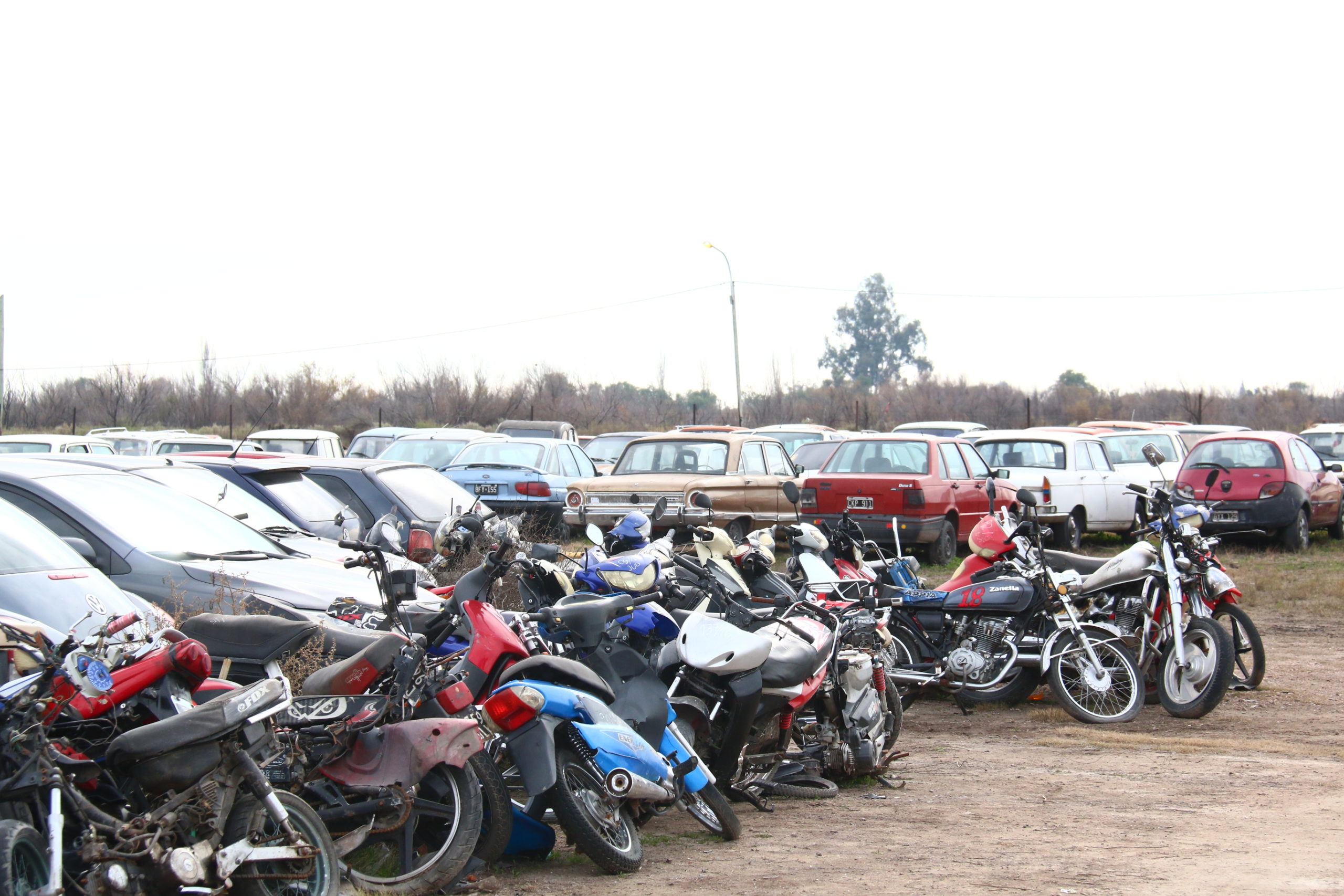 Policía le disparó a un joven que robaba en  la playa de secuestros