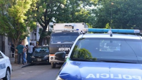 La Plata: Encontró a un hombre manoseando a su nieto de tres años y en compañía de los vecinos lo lincharon