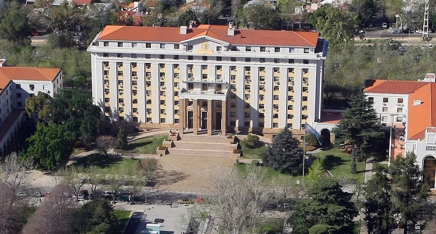 Estatales cobrarán un incremento acumulado del 54%