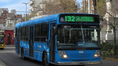 Rosario: un chofer de colectivo abusó sexualmente de una chica de 19 años en pleno recorrido
