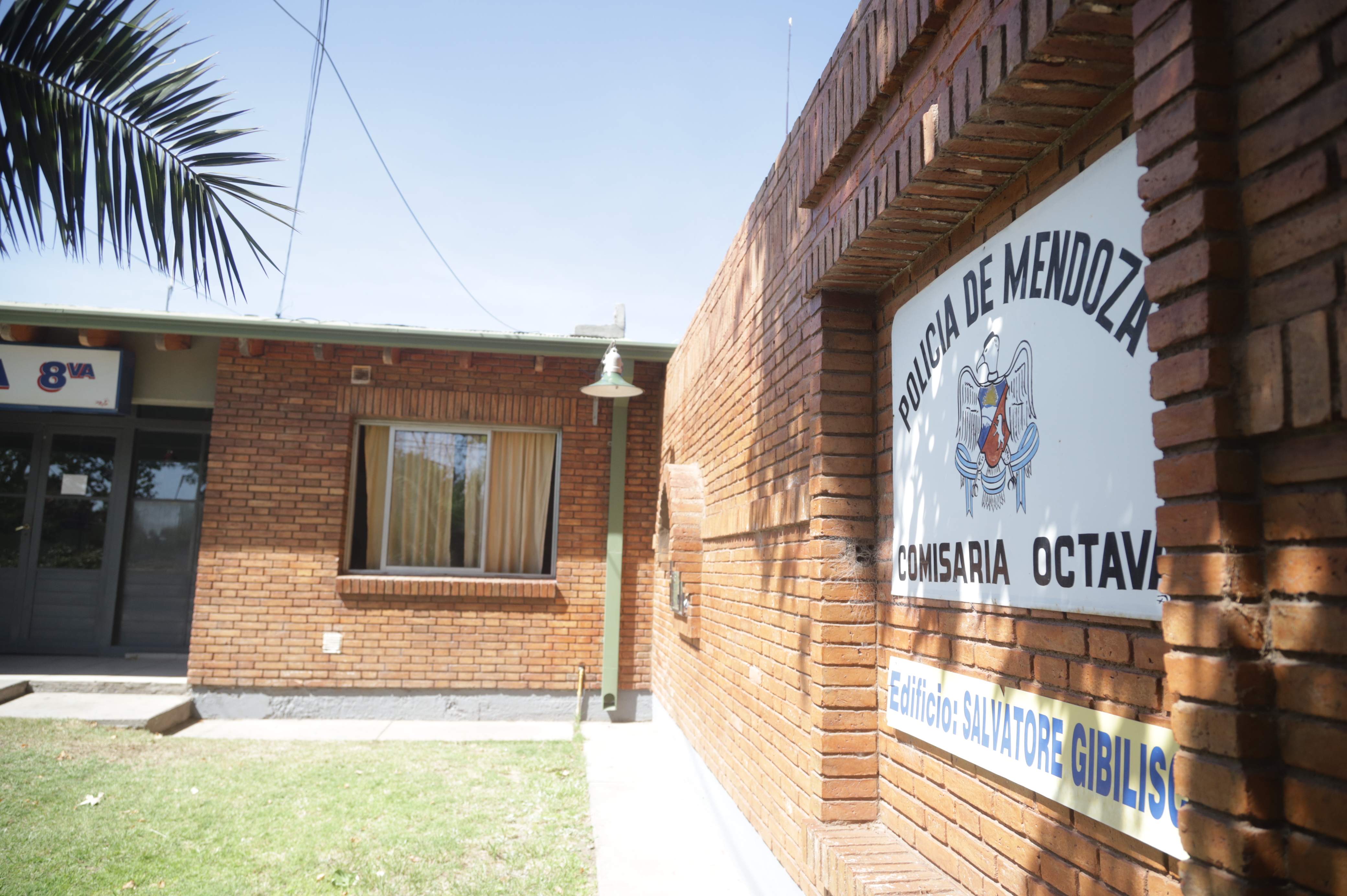 Golpearon a una mujer  mientras dormía para robarle