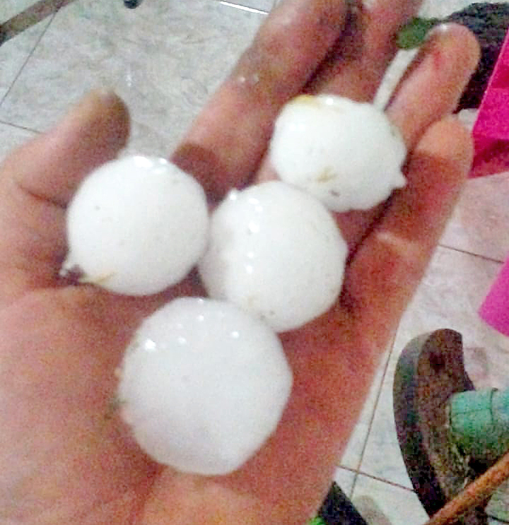 Una fuerte tormenta  con granizo cayó  sobre Ciudad y distritos