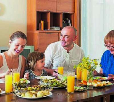 La mitad de los adultos mayores mendocinos vive con familiares