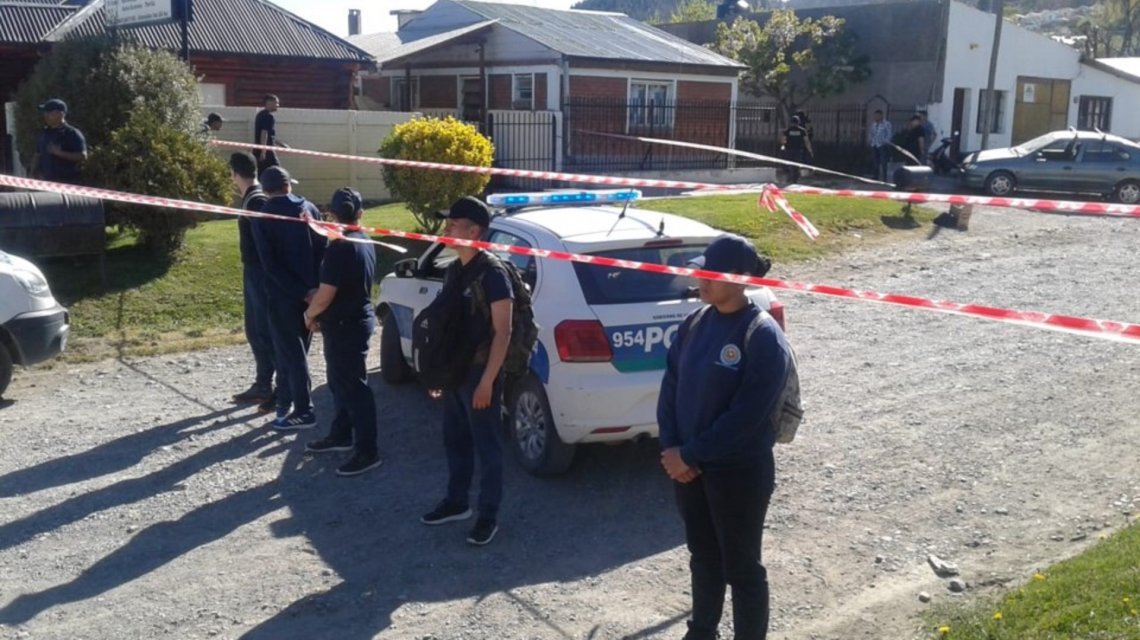 Chubut: Un hombre estranguló a su pareja y se entregó a la policía ;   «Se me fue la mano»