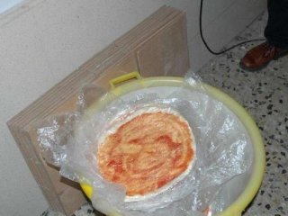 Detuvieron a una pareja de argentinos en España por preparar y vender pizzas «clandestinas»