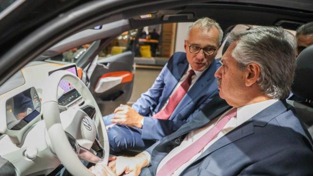 El Presidente visitó Volkswagen y la empresa ratificó inversiones por 800 millones de dólares