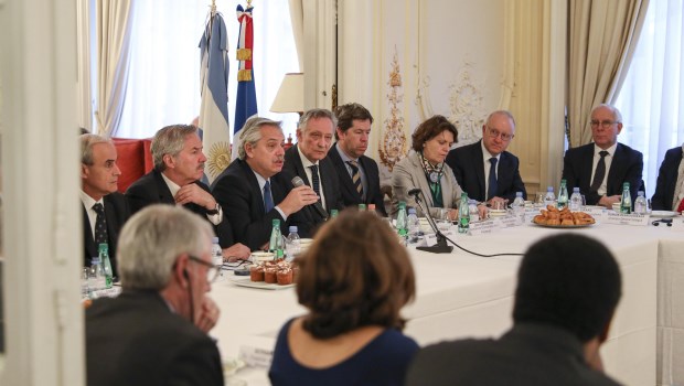 Alberto Fernández a empresarios franceses: «Con Macri vivimos un 2001 por goteo»