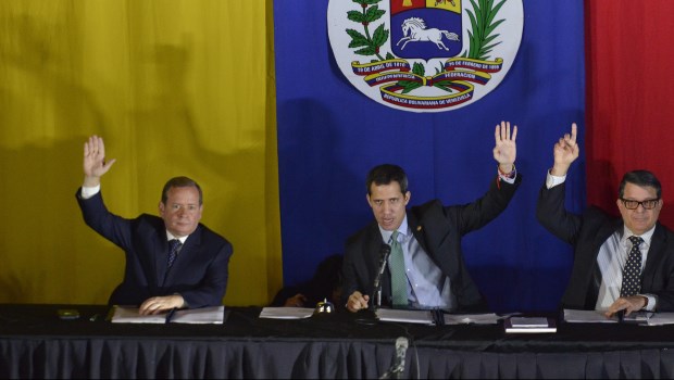 Washington castiga a una firma rusa por comerciar con Maduro