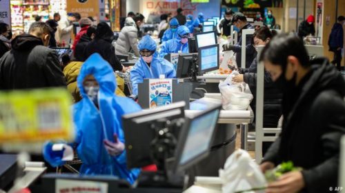 Dueños de supermercados fueron a festejar el Año Nuevo Chino y ahora no les permiten regresar a Argentina