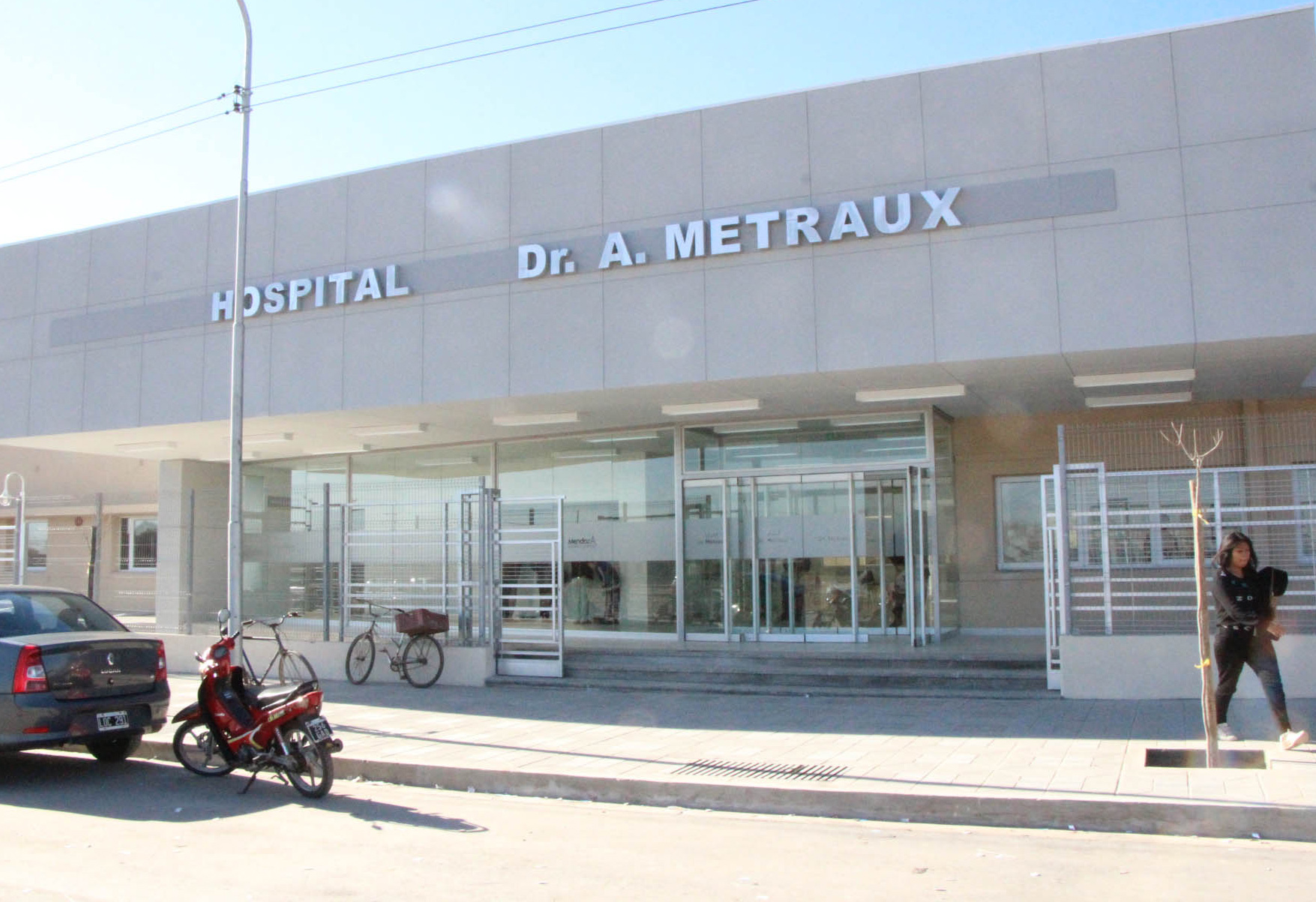 Una familia chocó contra un árbol en Maipú: murió un nene de tres años