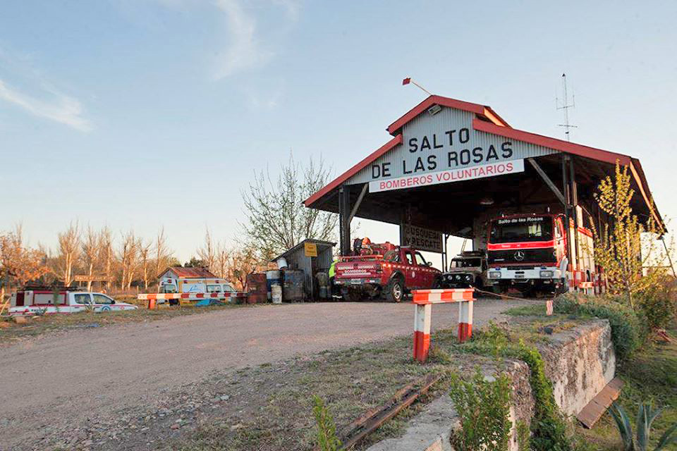 Bomberos de Salto de las Rosas  aclararon que no venden rifas  en la calle