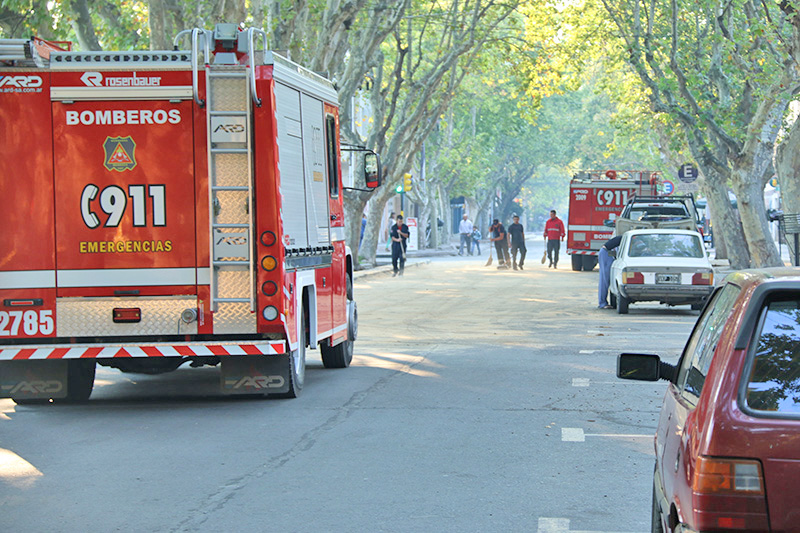 Un incendio consumió  parte de una vivienda