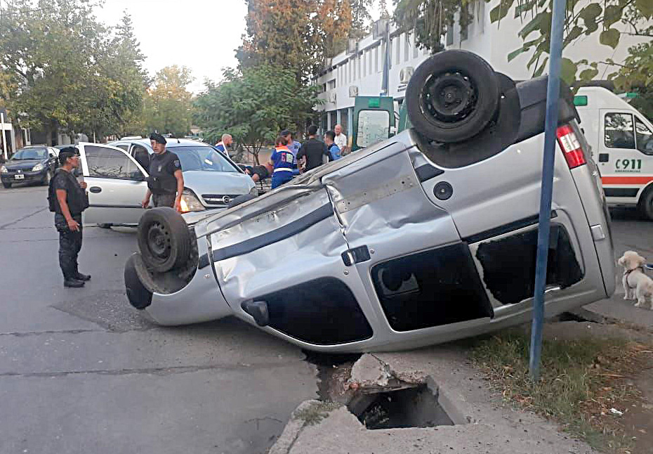 Choque y vuelco en Maza y Las Heras