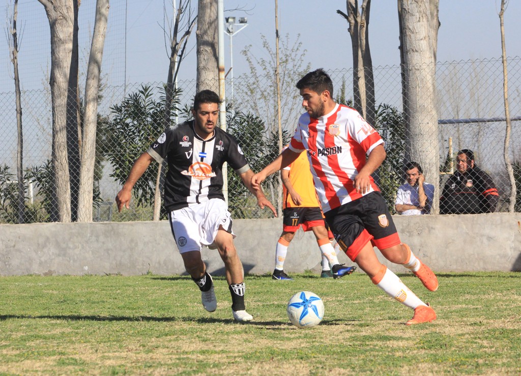 Javier Devia nuevo jugador de la Unión Deportiva Catriel