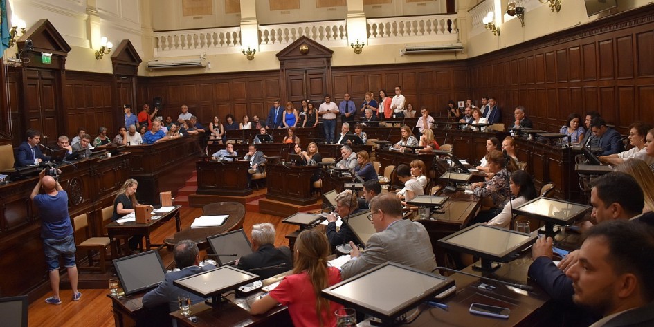 Suarez busca cinco votos en legisladores del PJ para que se apruebe el presupuesto