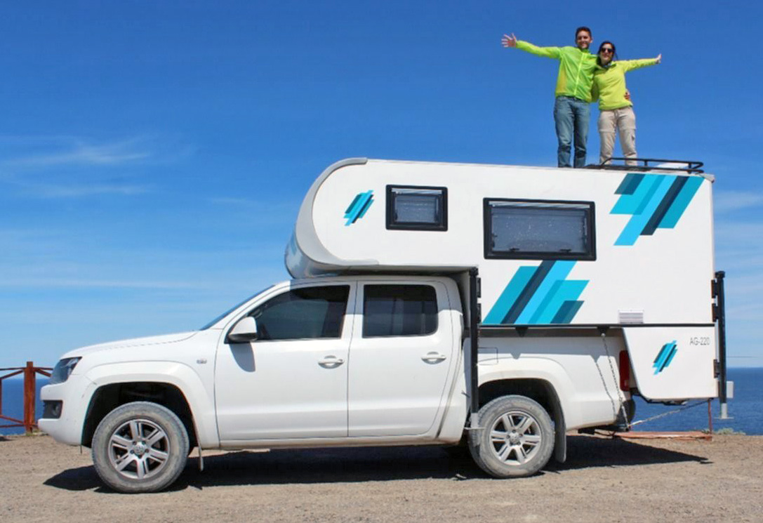 Viajeros que planean llegar a Alaska  visitaron los estudios de FM Vos (94.5)