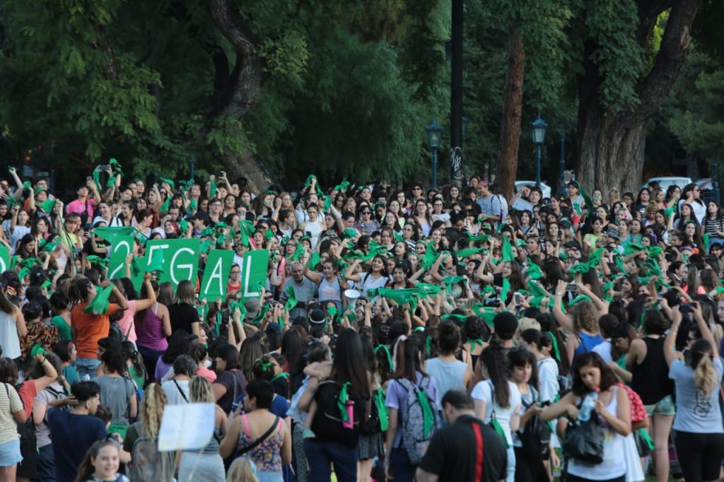 “Pañuelazo” en Mendoza por la despenalización del aborto