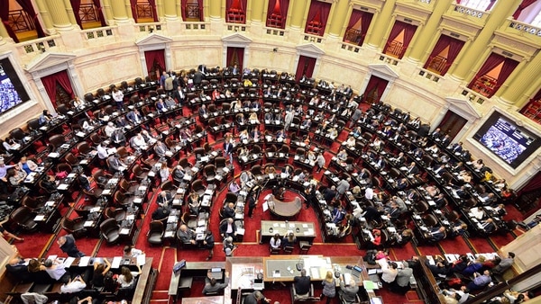 Diputados mendocinos firmaron el proyecto para eliminar las jubilaciones de privilegio