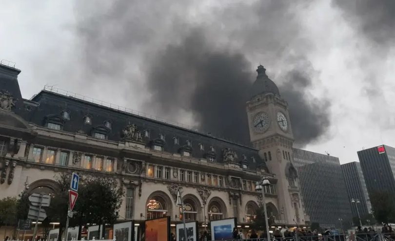 Caos en París: manifestantes incendian una estación de tren