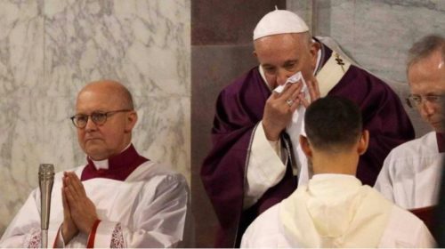 Italia: en medio del brote de coronavirus, el Papa Francisco suspendió una visita por una enfermedad leve