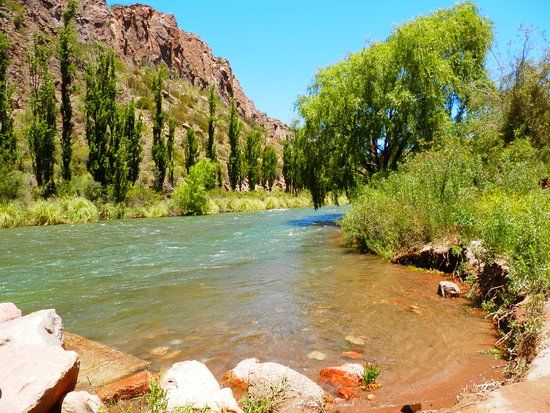 Una mujer se ahogó tras caer al río Atuel