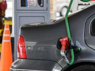Combustibles: el Gobierno postergó el aumento por un mes más