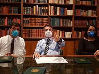 Bolsonaro dio marcha atrás y anuló el decreto que permitía no pagar sueldos por cuatro meses