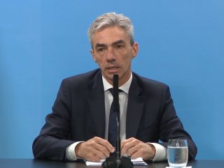 El Gobierno suspenderá micros, trenes y vuelos durante el fin de semana largo