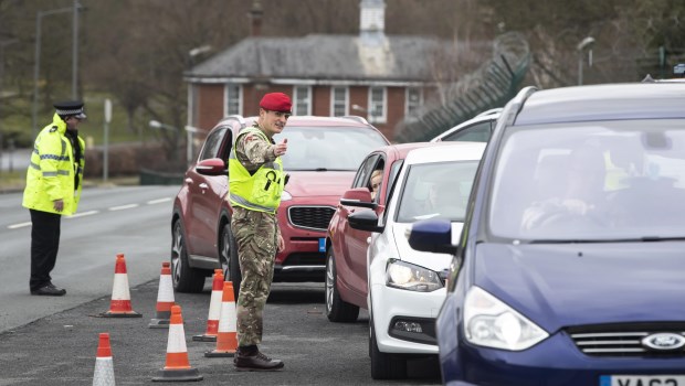 Las muertes por coronavirus superan ya las 1.000 en el Reino Unido