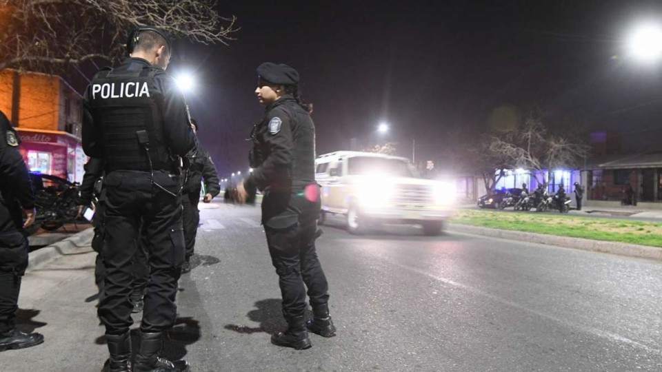 Volvían de un asado y ocultaron a sus hijos en el baúl del auto, en El Challao