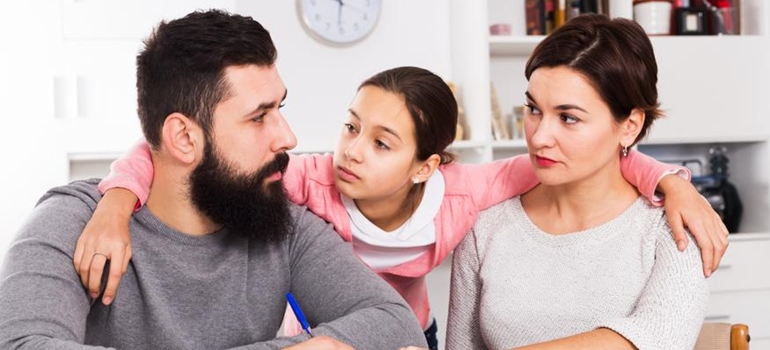Medidas de excepción para que padres y madres puedan trasladar a sus hijos de un domicilio a otro