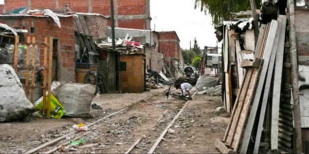 En febrero se necesitaron ingresos mensuales por 40.000 pesos para no ser pobre