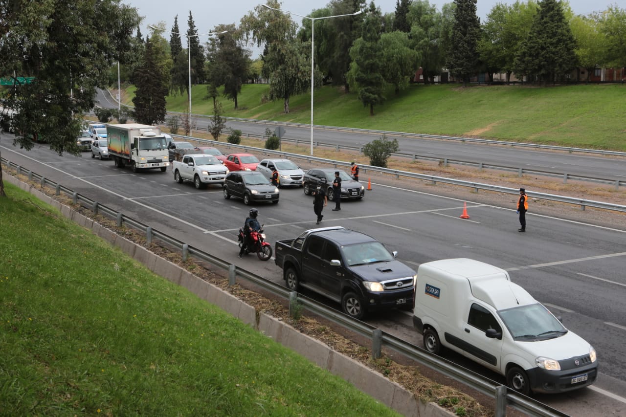 Mendoza: A pesar de los estrictos controles y luego de los feriados preocupa el tránsito en las calles