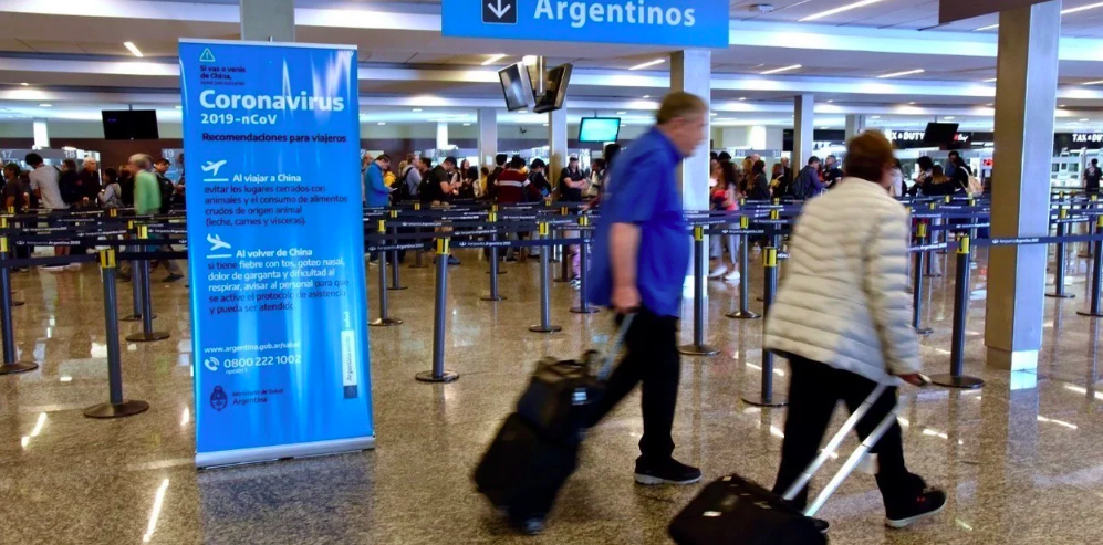 Ordenan a sector público y privado a dar licencia excepcional a personas sospechadas de Covid-19