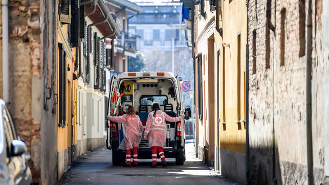 Italia: casi 700 muertos en 24 horas