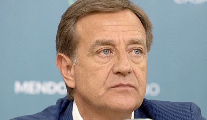 Suarez: “Estamos analizando la posibilidad  de comprar respiradores en el exterior”