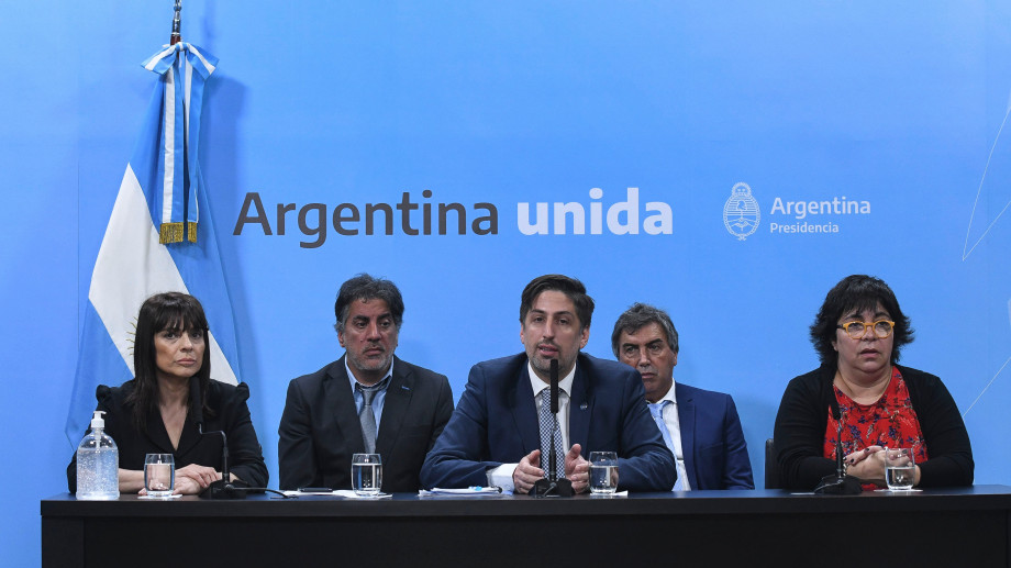 El gobierno analiza extender la suspensión de clases en todo el país y piensa en la TV