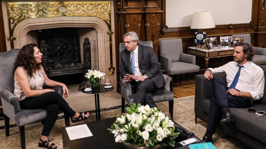 El presidente oficializó el limite de facultades para tareas de inteligencia