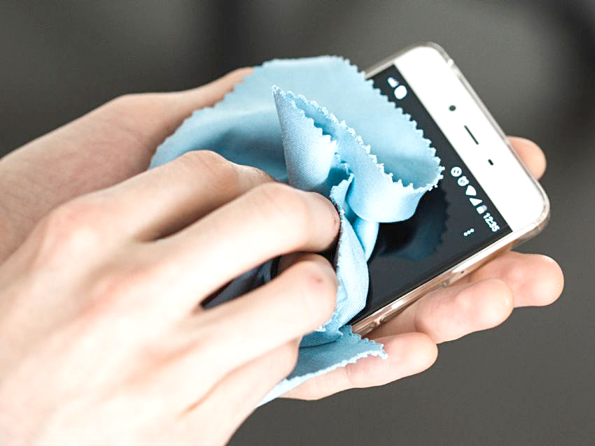 Consejos para limpiar y desinfectar celulares y computadoras ante el coronavirus